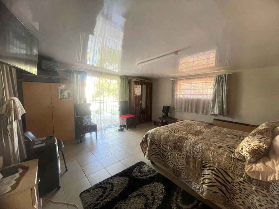 To Let 2 Bedroom Property for Rent in Flamwood North West